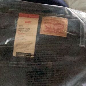 Brand new tags on 725 boot cut high-rise Levi jeans 26W